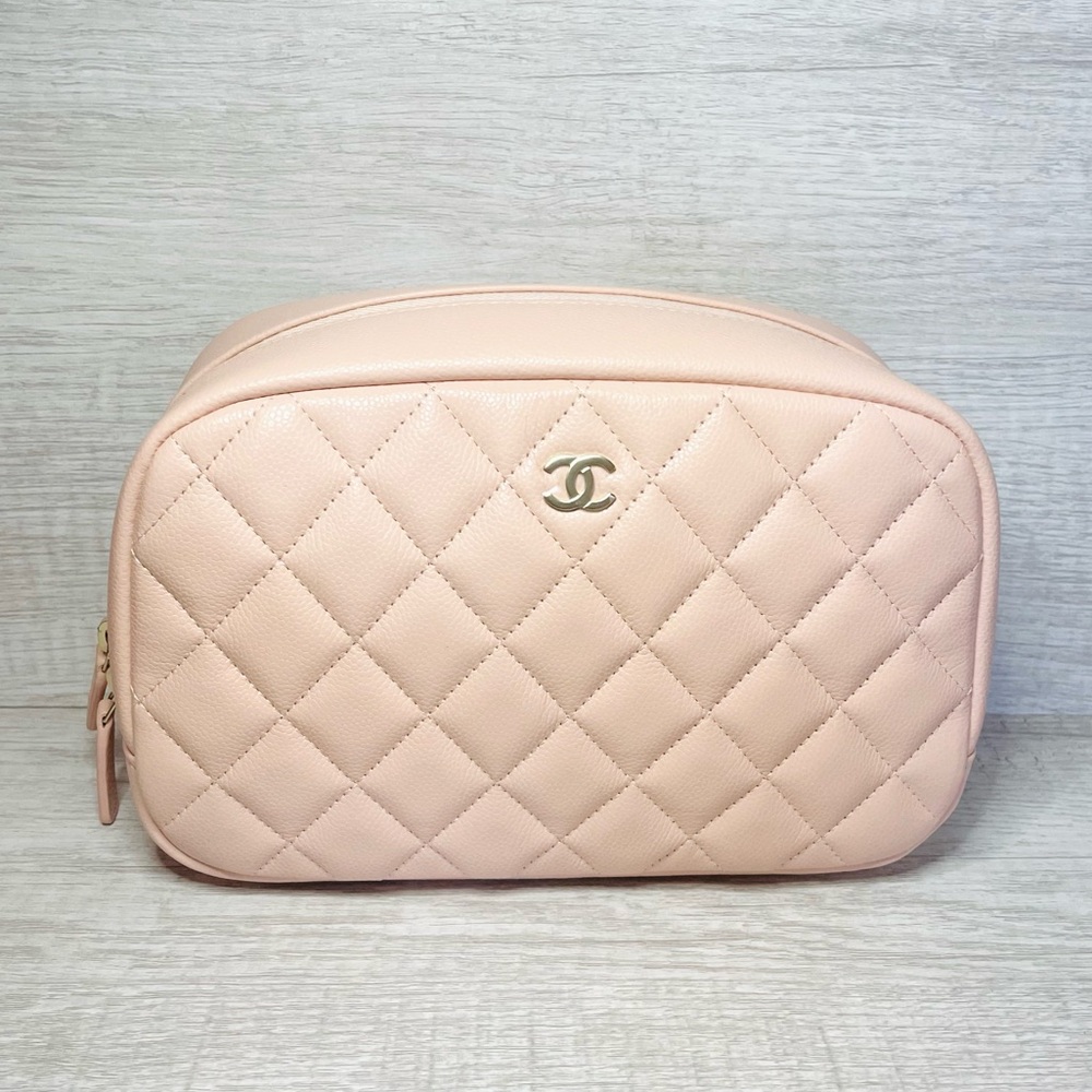 Chanel 24C Medium Curvy Cosmetic Pouch Case Quilted Light Pink Caviar Brand New